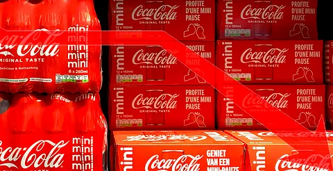 Caen ventas de Coca-Cola y Modelo por temor de latinos a redadas del ICE