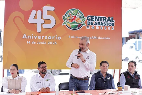 Reconoce Bedolla al Mercado de Abastos por 45 años de ser un centro económico para Morelia