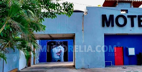 Lo hallan asesinado de siete puñaladas en motel de Lázaro Cárdenas, Michoacán