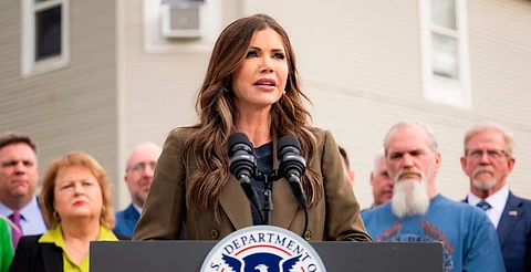 Kristi Noem, secretaria de Seguridad Nacional de EE.UU es hospitalizada de emergencia en Washington