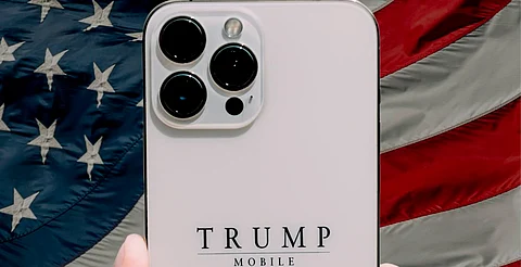 Trump lanza su compañía móvil con todo y celular fabricado en Estados Unidos