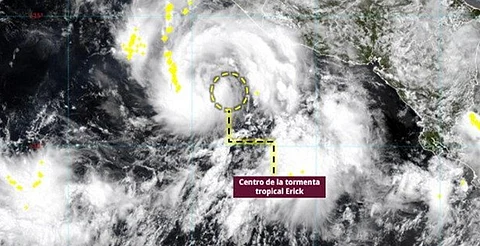 Pide gobernador a alcaldes de Michoacán estar alertas ante huracán "Erick"