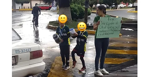 Con todo y lluvia, niños botean para ir a torneo nacional de futbol; pasó en Uruapan, Michoacán