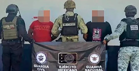 Detienen a dos hombres armados en Buenavista