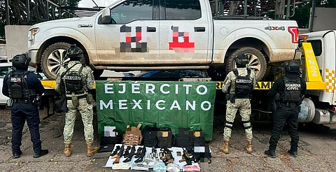 Asegurados en Zitácuaro 10 vehículos, 4 granadas, armas y drogas: SSP