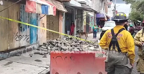 VIDEO: Cae barda sobre dos mujeres en Morelia; las reportan con heridas considerables