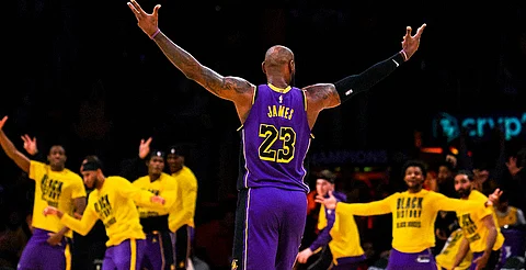 ¡Histórico! Venden a los Lakers por 10 mil millones de dólares