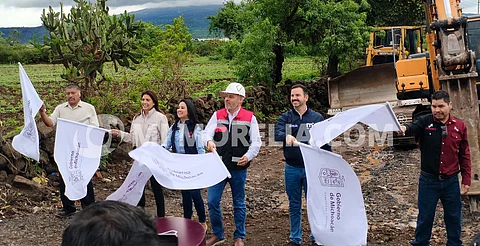 Gobernador da banderazo de inicio de la obra para conectar San Nicolás Obispo y Villas del Pedregal