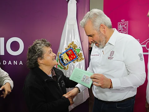 Sin contratiempos, emisión de visas del programa estatal Reencuentro Familiar: Bedolla