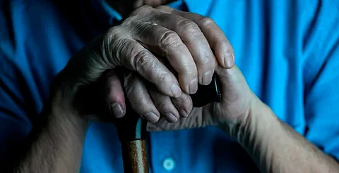 Protege a tus abuelitos: así pueden evitar que sean víctimas de sumisión química