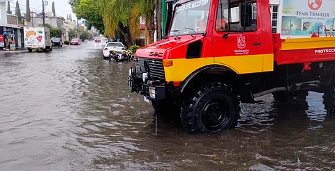 Zonas inundadas y cierres viales en Morelia, esta mañana tras intensas lluvias