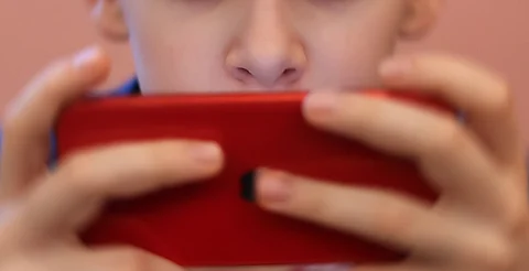 Activista advierte sobre consumo temprano de pornografía en niñas y niños en México