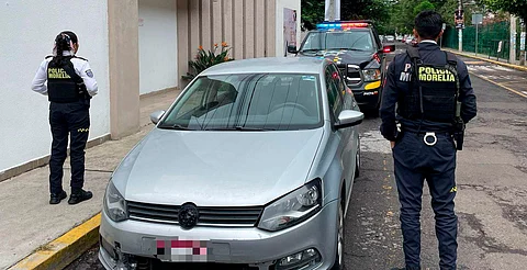Recuperan auto con reporte de robo en Bosques Camelinas