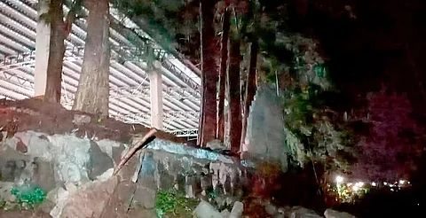 Barda colapsada en Telesecundaria; una obra atípica, levantada en un espacio de riesgo: SEE