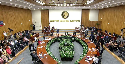 INE anula elección de 24 magistraturas por no cumplir promedio mínimo