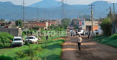 Abandonan a un hombre con huellas de tortura, baleado y encobijado en Uruapan