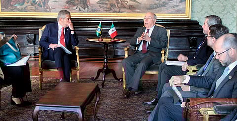 Juan Ramón de la Fuente mantiene reuniones bilaterales en la Cumbre de Líderes