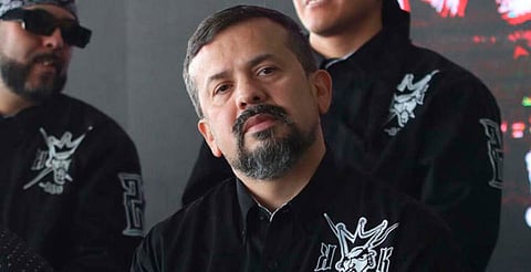 Reaparece Cruz Martínez en redes; dice estar enfermo tras faltar a audiencia