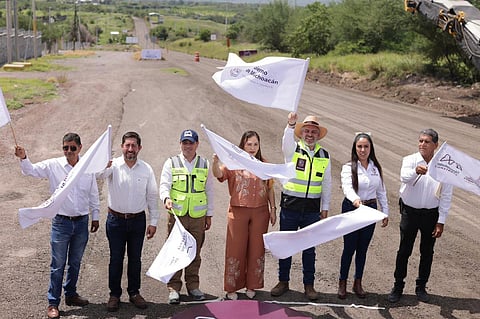 Arranca Bedolla rehabilitación de carretera federal Apatzingán-Buenavista-Tepalcatepec