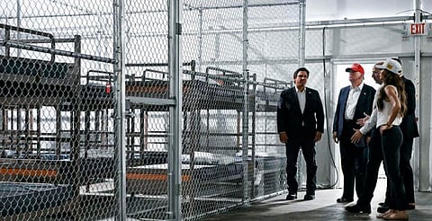 Migrantes denuncian condiciones inhumanas en centro ‘Alligator Alcatraz’