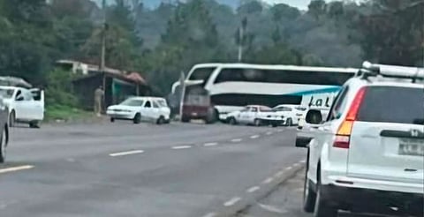 Se recomienda tomar rutas alternas y seguir indicaciones de tránsito