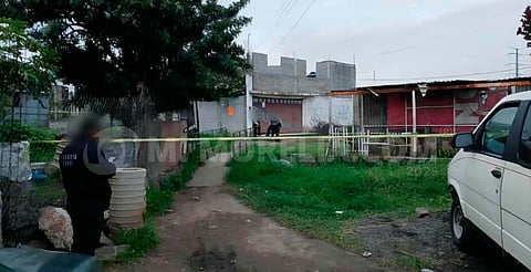Hallan cuerpo encobijado con tiro en la cabeza, al poniente de Morelia