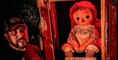 Muere Dan Rivera, investigador ligado a la muñeca Annabelle durante gira en EU