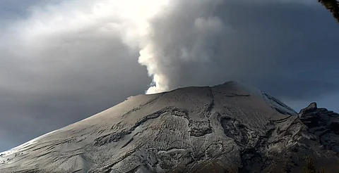 Ceniza y tremor: reportan 54 exhalaciones del Popocatépetl en 24 horas