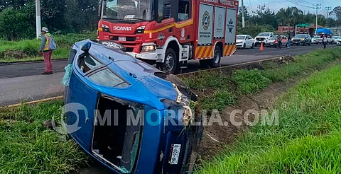 Volcadura deja cuatro mujeres heridas en la Morelia-Pátzcuaro