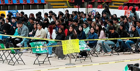 Con nervios, pero con mucha ilusión, asisten aspirantes a su examen de admisión en la UMSNH