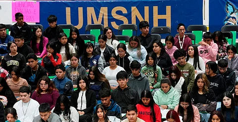 Lanza UMSNH curso de preparación para aspirantes a áreas de la salud