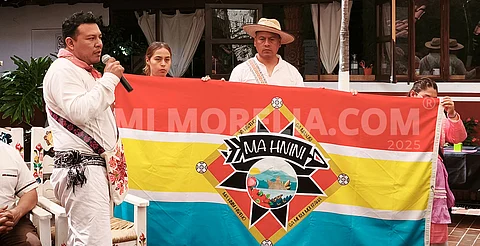 Presentan oficialmente la bandera Otomí de Michoacán