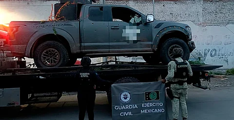 Aseguran arsenal con barret, ametralladoras y granadas en Aguililla, Michoacán