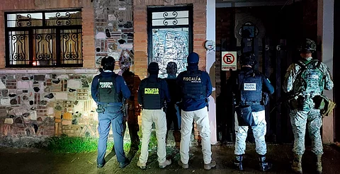 En dos cateos en Morelia, aseguran mil 800 dosis de metanfetamina y detienen a cinco
