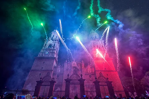 Hoy, Morelia brillará con música electrónica del Colors of Summer, previo al encendido de Catedral