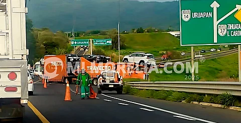 Camión impacta a camioneta en la Siglo XXI