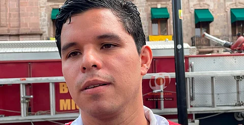 Bomberos michoacanos, entre el heroísmo y las carencias
