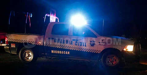 Hombres escapan tras colocar narcomanta en puente de Morelia