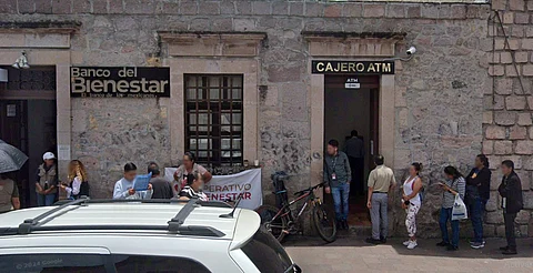 Atacan a abuelita que fue a cobrar pensión en banco por Carrillo, en Morelia