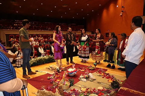 Ritual ceremonial marca graduación en Universidad Intercultural Indígena de Michoacán con sede en Zamora