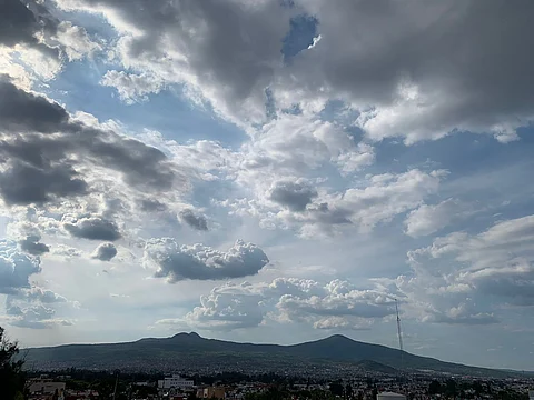 Continuará el cielo nublado y pronóstico de lluvia este martes en Morelia