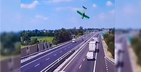 Murieron los dos tripulantes; hay dos automovilistas heridos