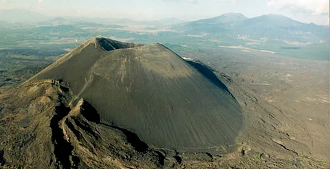 Suman 958 sismos en enjambre alrededor del Paricutín; nueva intrusión magmática, la posible causa