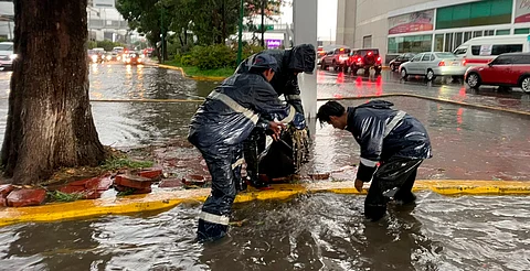 Atienden en Morelia afectaciones por lluvias: limpian rejillas pluviales