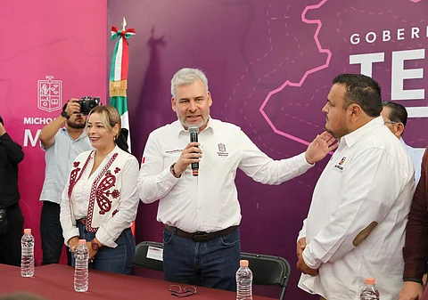 Bedolla atiende en audiencia pública a familias de Lagunillas