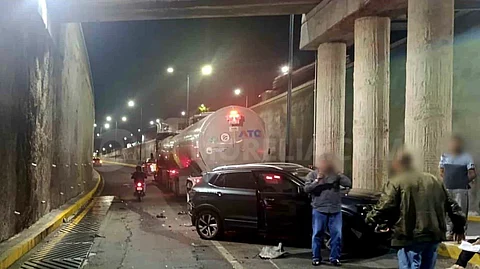 Choque entre camioneta y pipa en túnel de Salida a Salamanca deja una adulta mayor herida