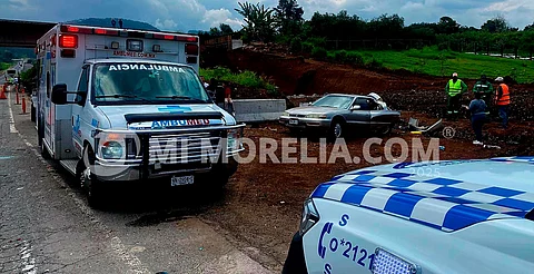 Auto se sale del camino en la Siglo XXI; hay 6 lesionados