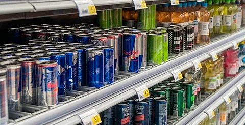 Bebidas energéticas generan adicción y efectos tipo droga en menores, alertan