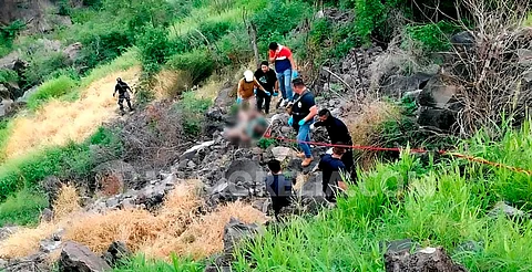 Hallan cadáver con huellas de violencia flotando en estanque, en Apatzingán