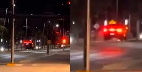 VIRAL: auto sale "volando" por nuevo paso peatonal elevado, en Cancún